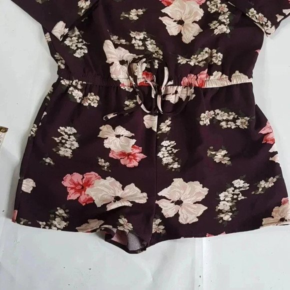 Cupcakes & Cashmere Romper Floral Wine sz  M - Picture 3 of 12